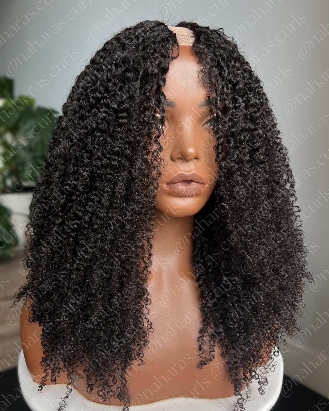 Nahara’s Curls U-Part Wig with springy curls and seamless blend
